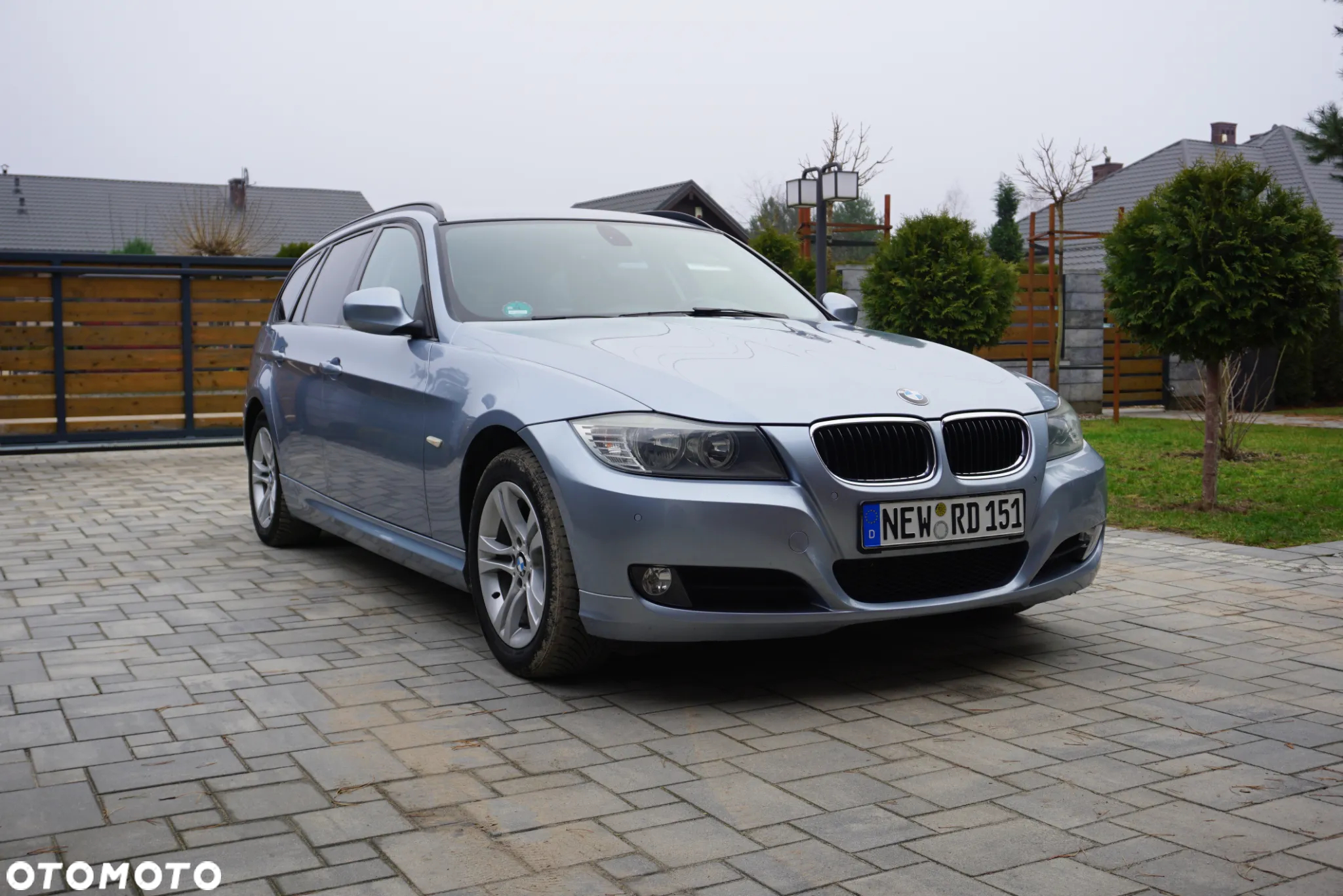 BMW Seria 3 318d DPF Touring - 11