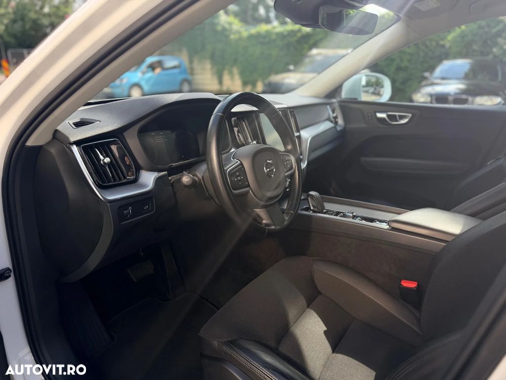 Volvo XC 60 B4 MHEV AT8 AWD Momentum Pro - 3