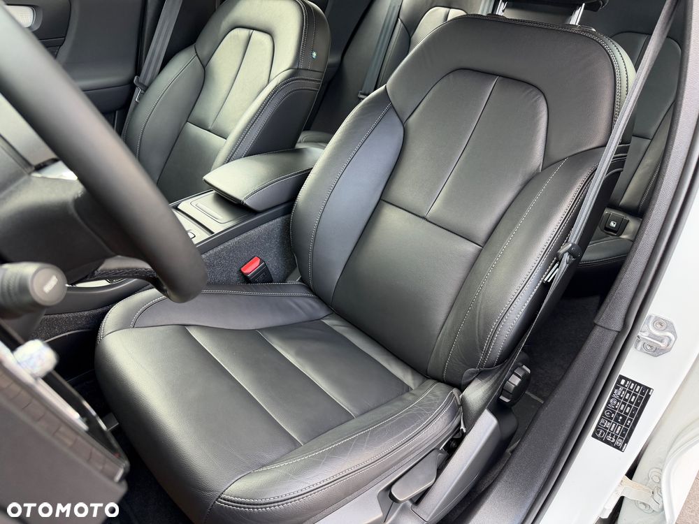 Volvo XC 40 B4 B DKG Momentum Pro - 33