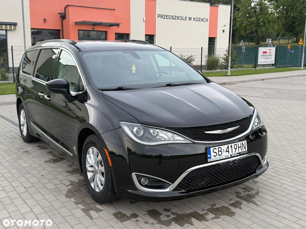 Chrysler Pacifica - 2