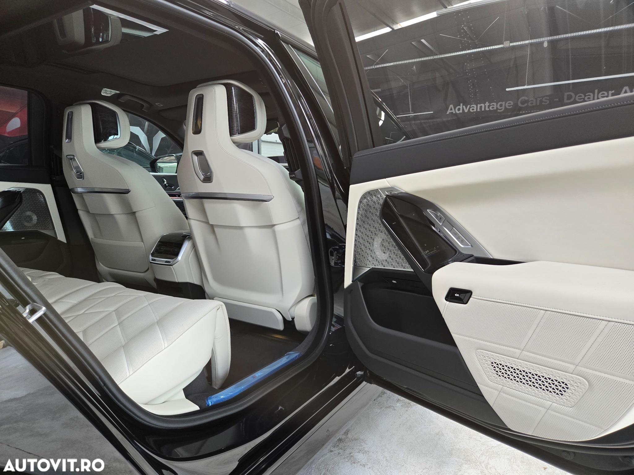 BMW Seria 7 740d xDrive MHEV - 12