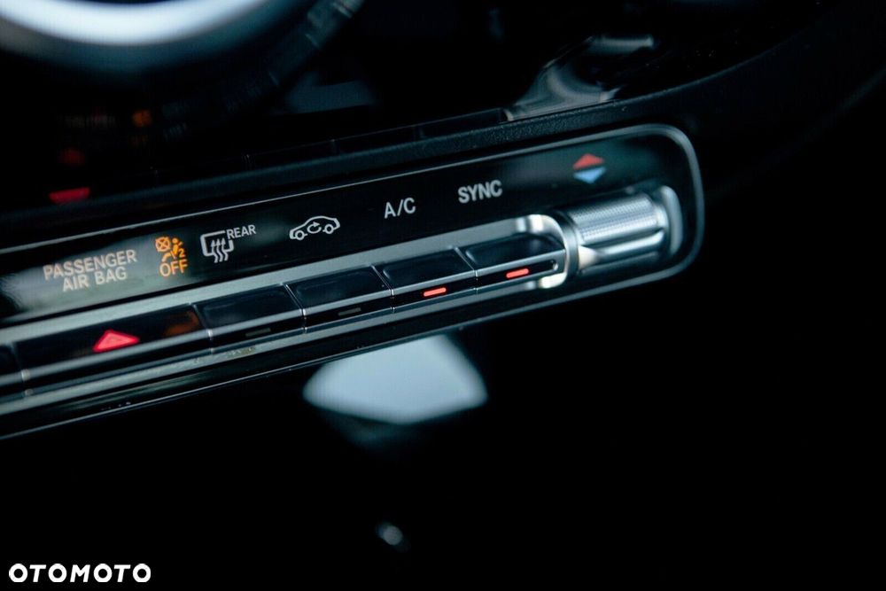 Mercedes-Benz CLA 200 mHEV 7G-DCT - 25