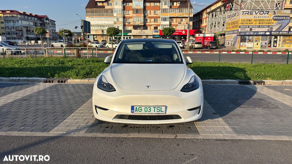 Tesla Model Y - 1