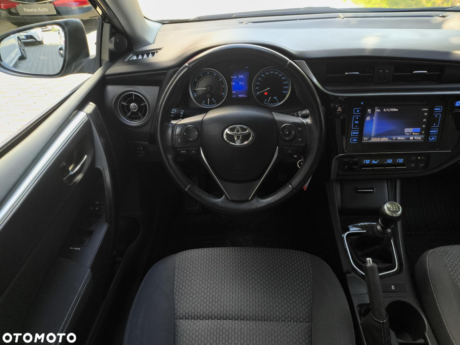 Toyota Corolla - 12