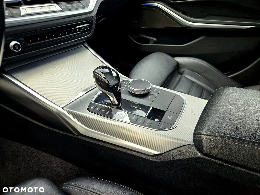 BMW Seria 3 330i xDrive M Sport - 11