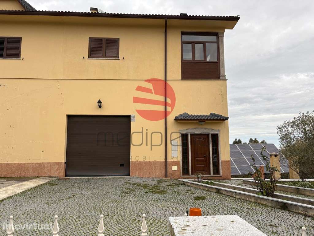 Moradia Bi-Familiar T8 Venda Moimenta da Beira - Grande imagem: 3/47