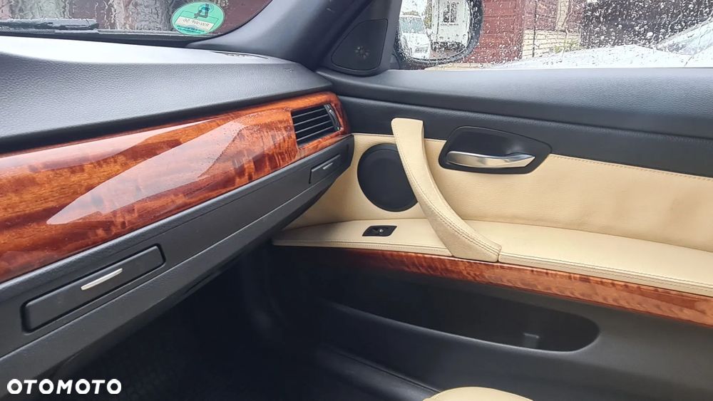 BMW Seria 3 330i xDrive - 14