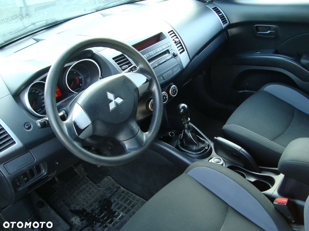 Mitsubishi Outlander ver-2-0-di--d-4wd-instyle - 9