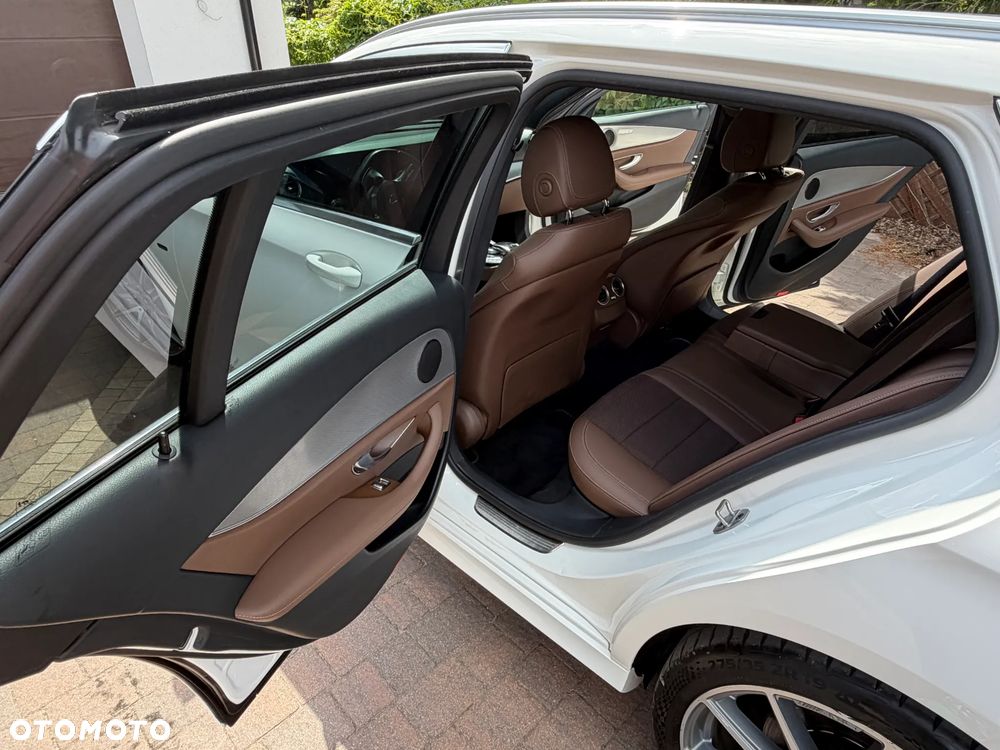 Mercedes-Benz Klasa E 220 d 4-Matic - 22