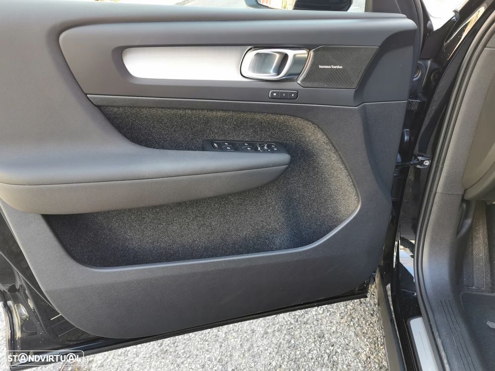 Volvo XC 40 2.0 B3 Plus Dark - 15