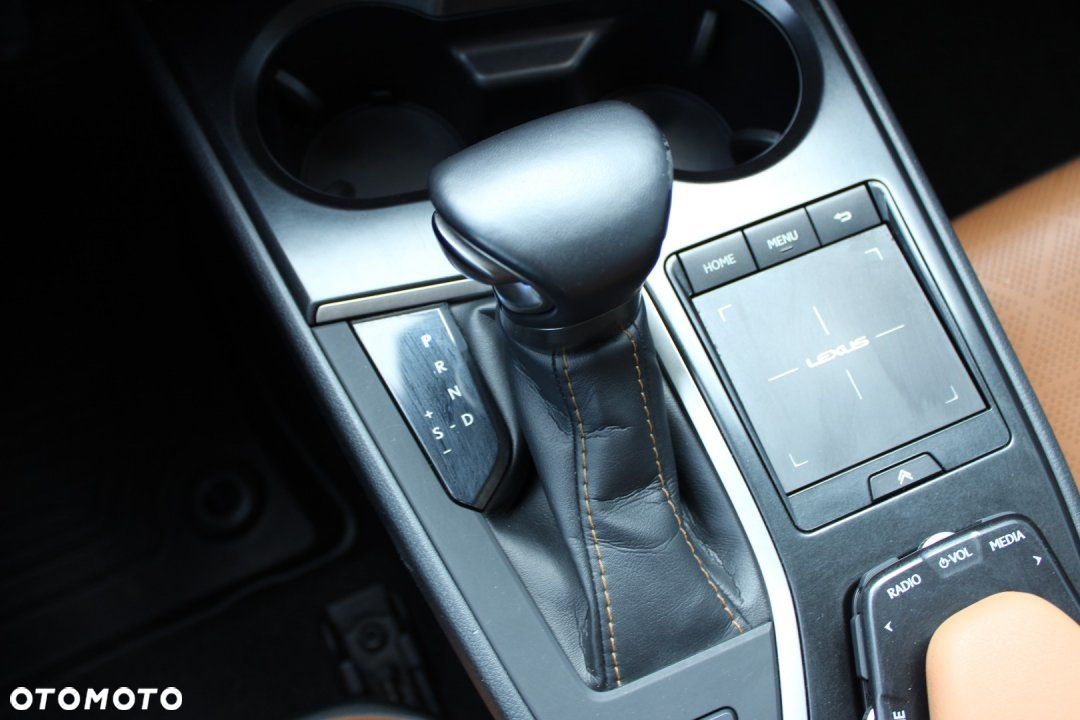 Lexus UX - 34