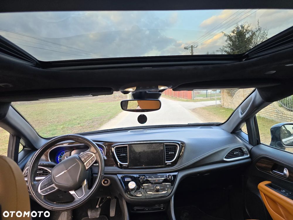 Chrysler Pacifica - 17