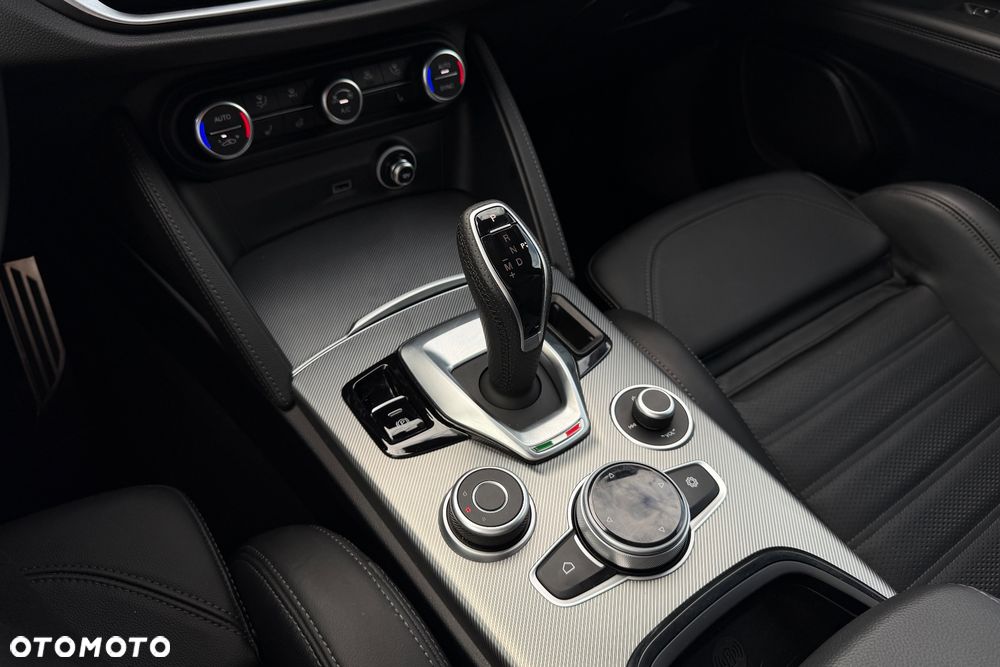 Alfa Romeo Stelvio 2.0 Turbo Veloce Q4 - 24