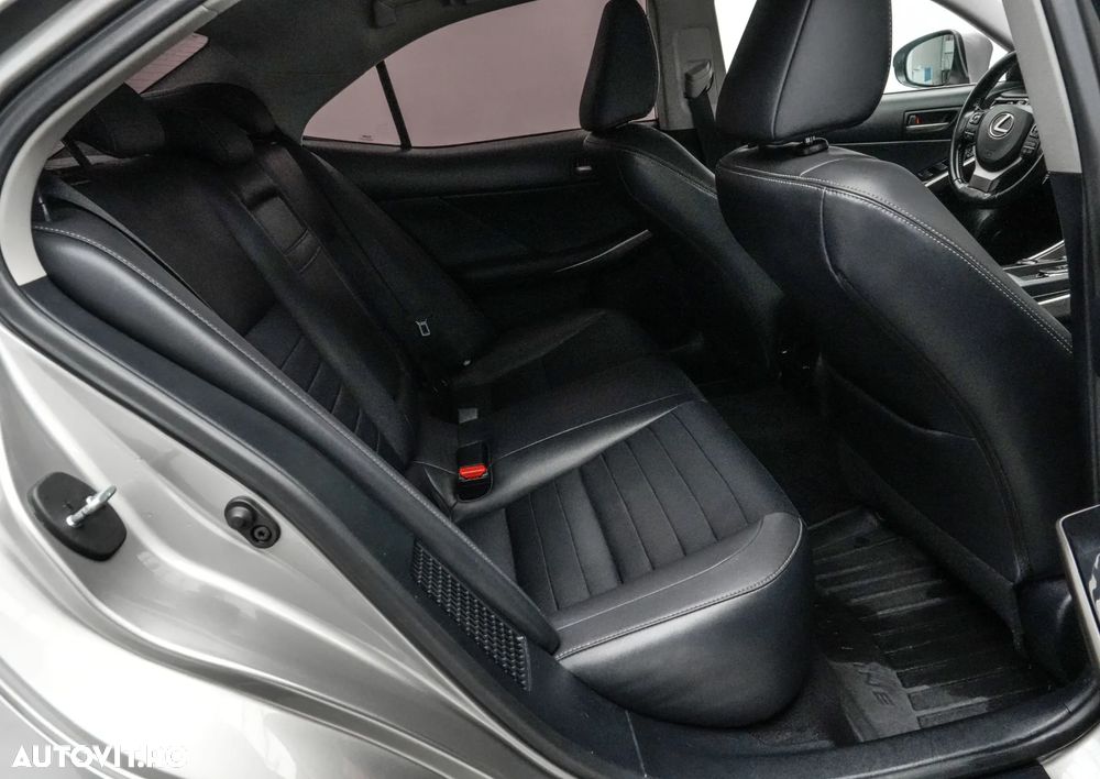 Lexus Seria IS 300h Executive - 16