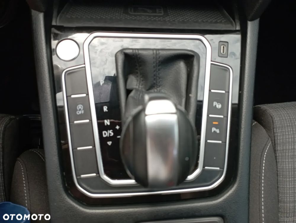 Volkswagen Passat Variant 2.0 TDI EVO Business DSG - 23