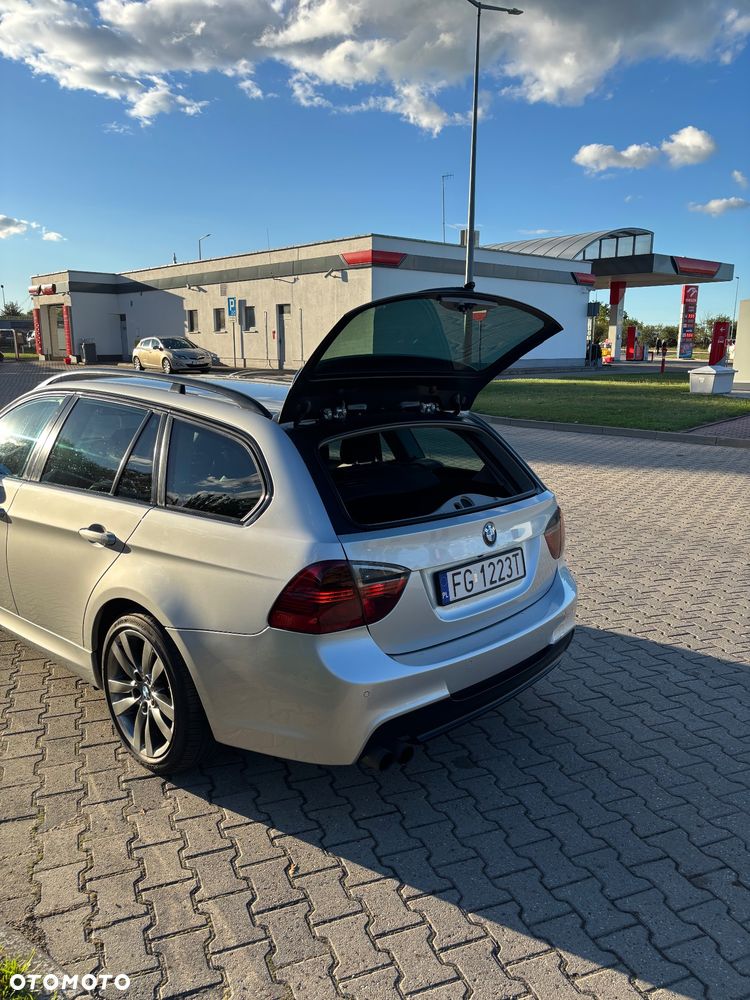 BMW Seria 3 325xi - 17