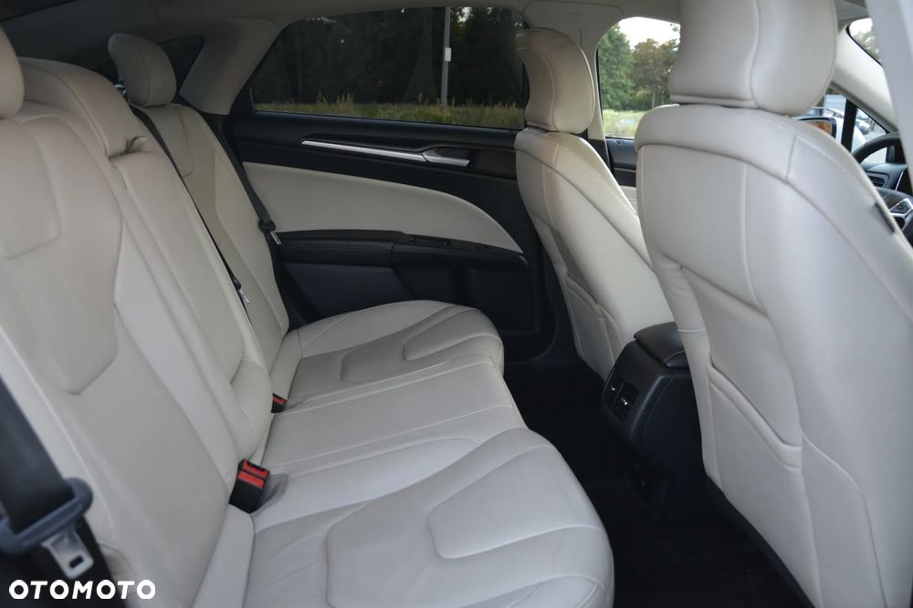 Ford Fusion - 24