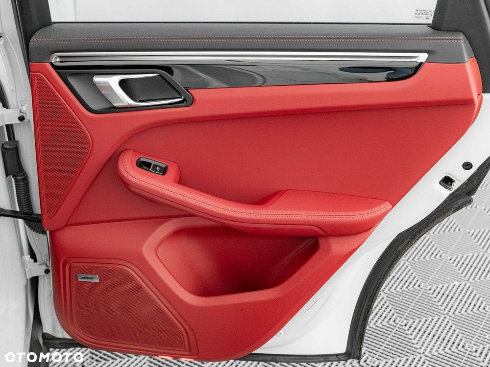 Porsche Macan - 32
