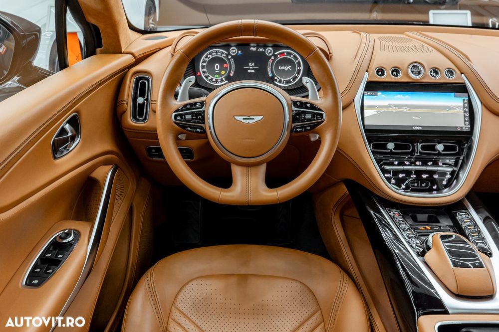 Aston Martin DBX - 11