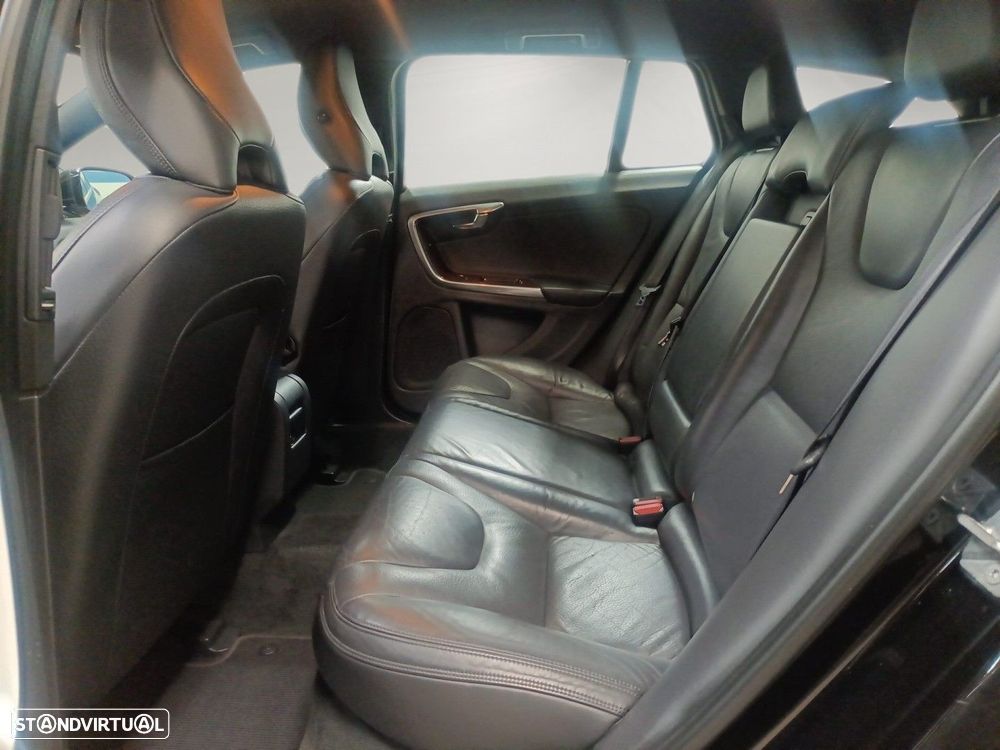 Volvo V60 2.4 D6 Momentum AWD Phev - 11