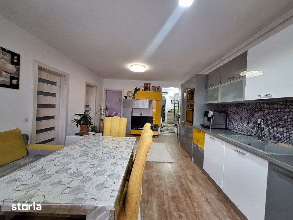 Apartament cu 3 camere, balcon, zona Stejarului — fotografia 3