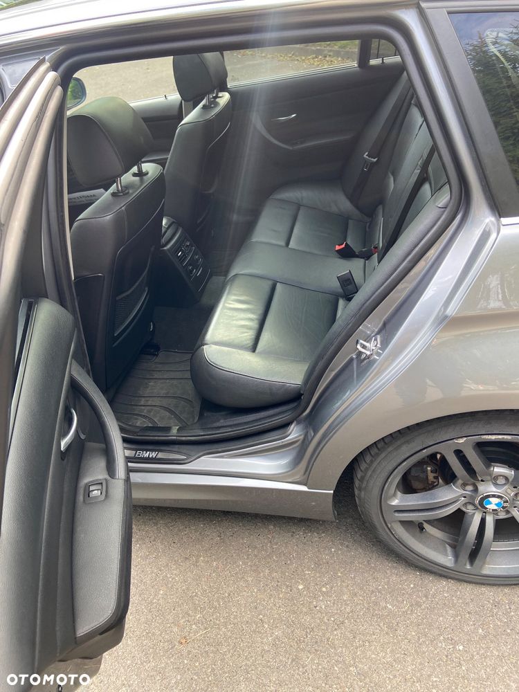 BMW Seria 3 325d DPF Touring - 14
