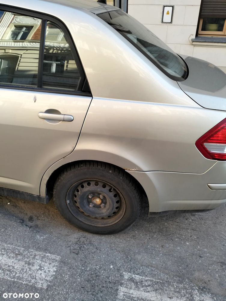 Nissan Tiida 1.6 Visia - 9