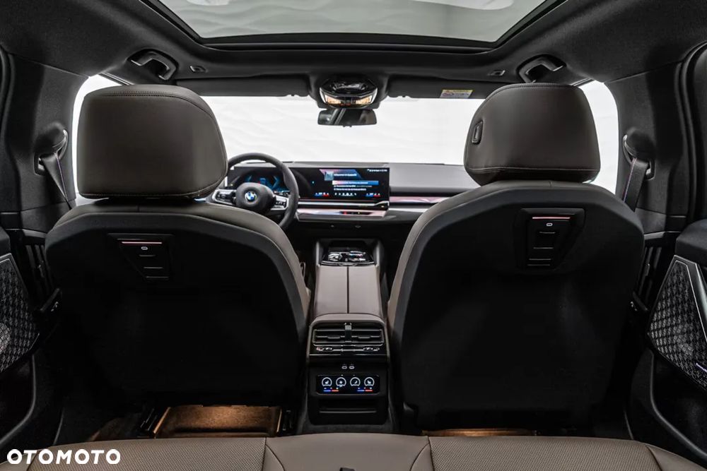 BMW Seria 5 520d xDrive mHEV - 27