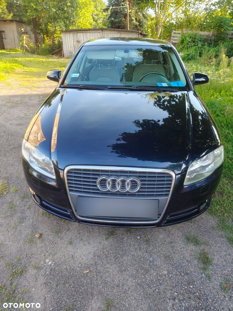 Audi A4 Limousine - 1
