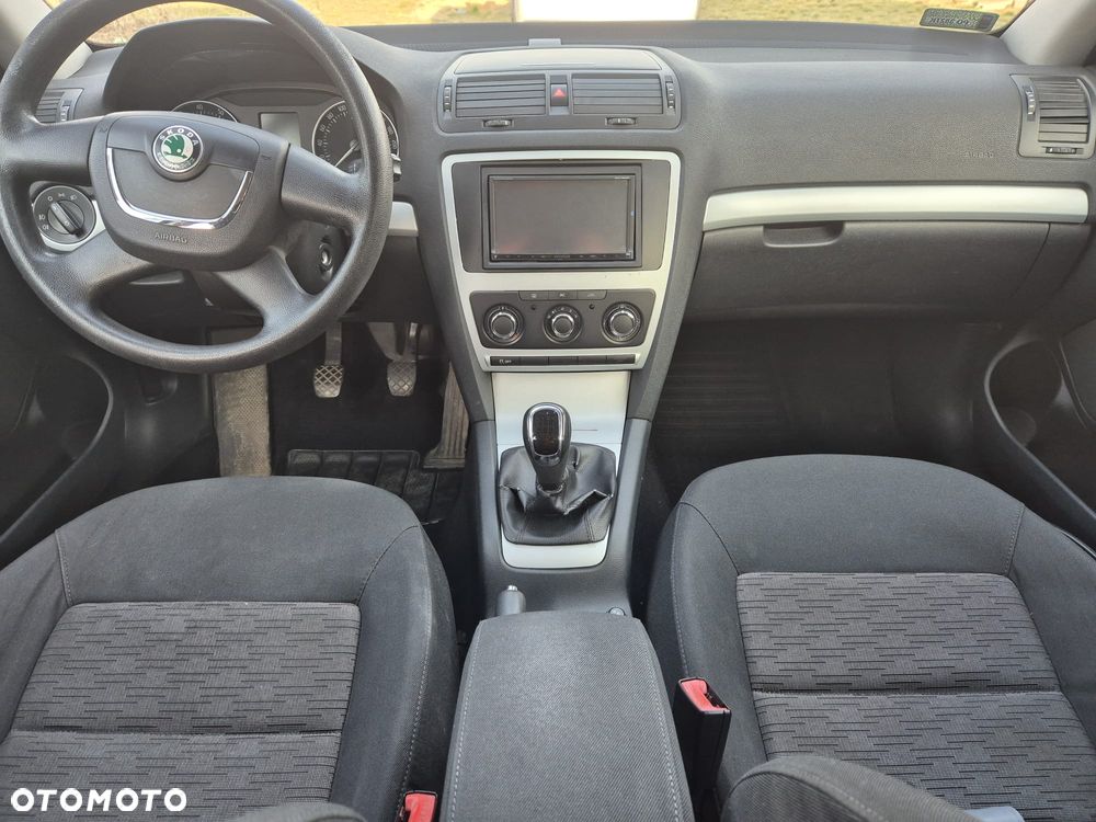 Skoda Octavia 1.8 TSI Ambiente - 8