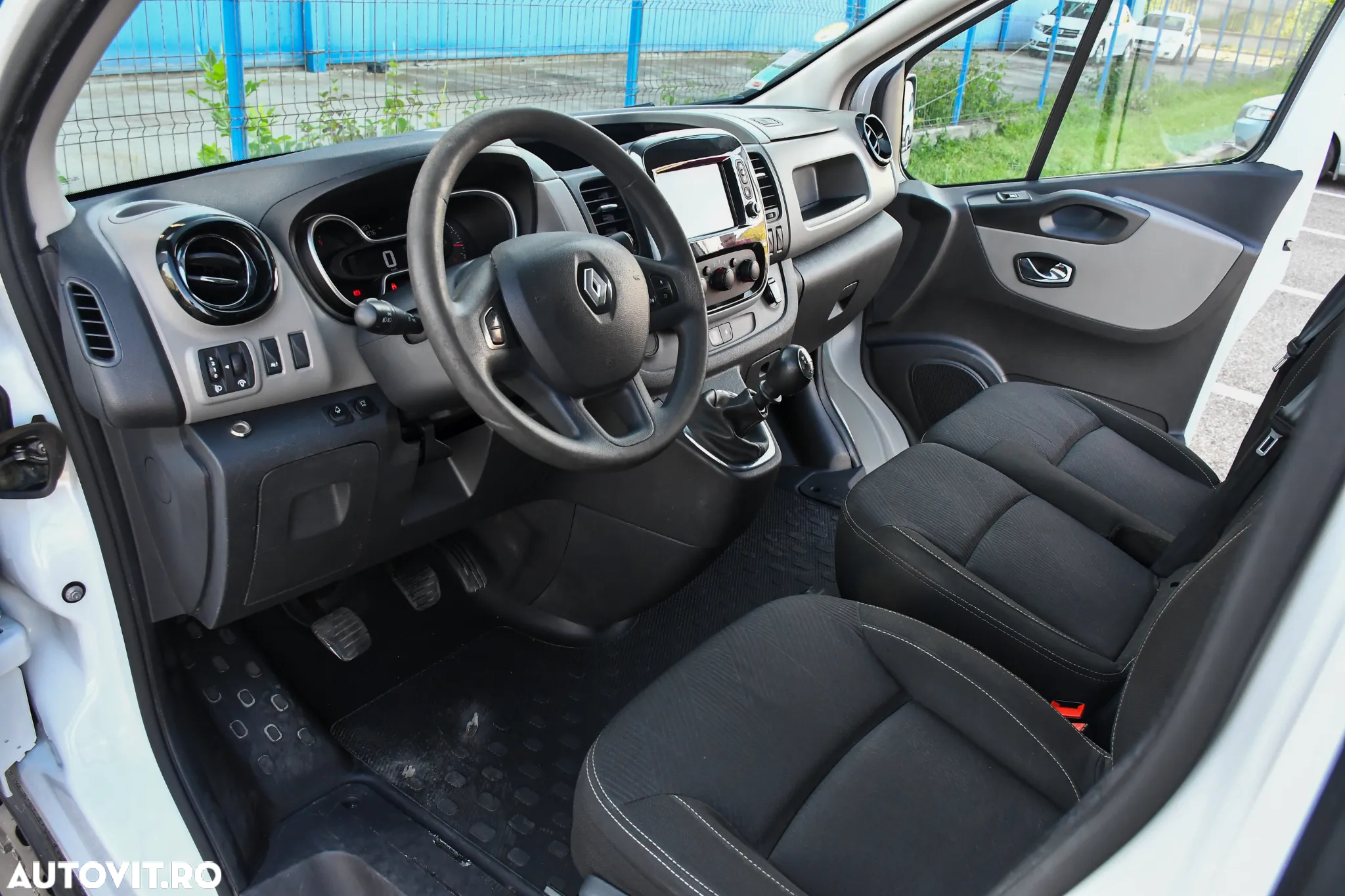 Renault TRAFIC - 11