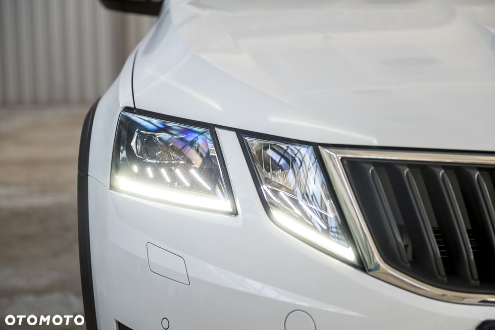 Skoda Octavia Scout 2.0 TDI 4x4 DSG - 11
