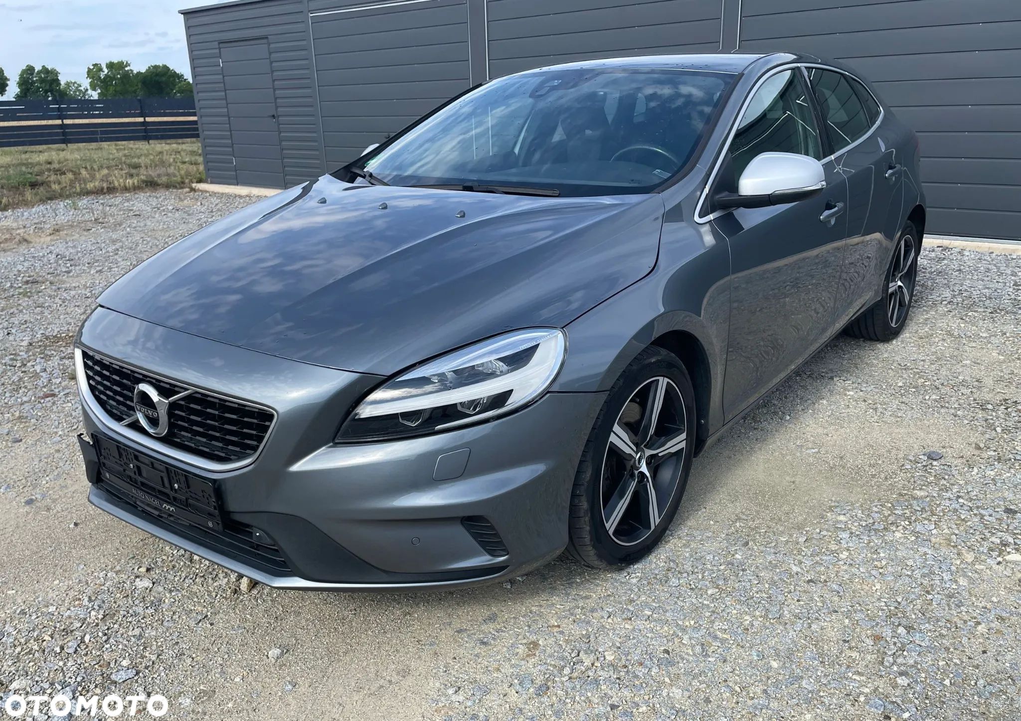 Volvo V40 T2 RDesign - 1