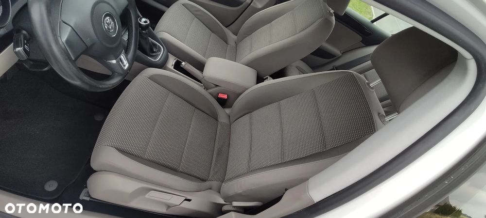 Volkswagen Golf 1.6 Comfortline - 24