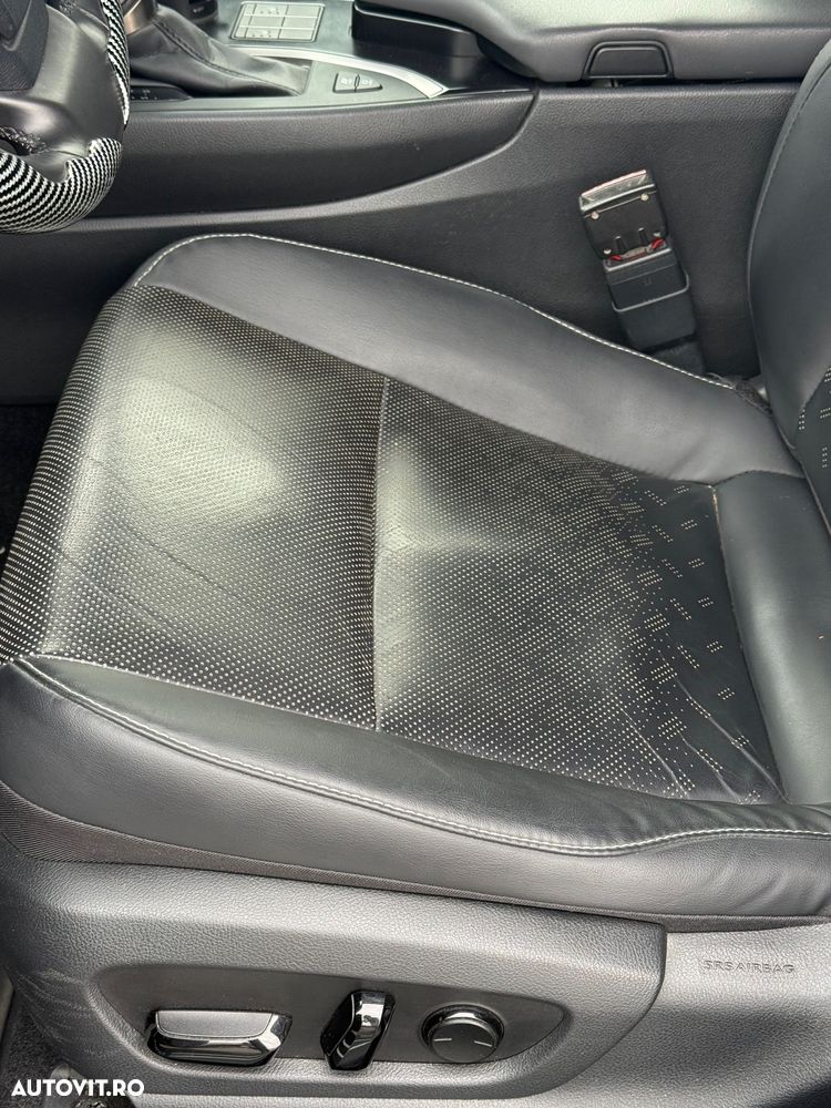 Lexus UX - 4