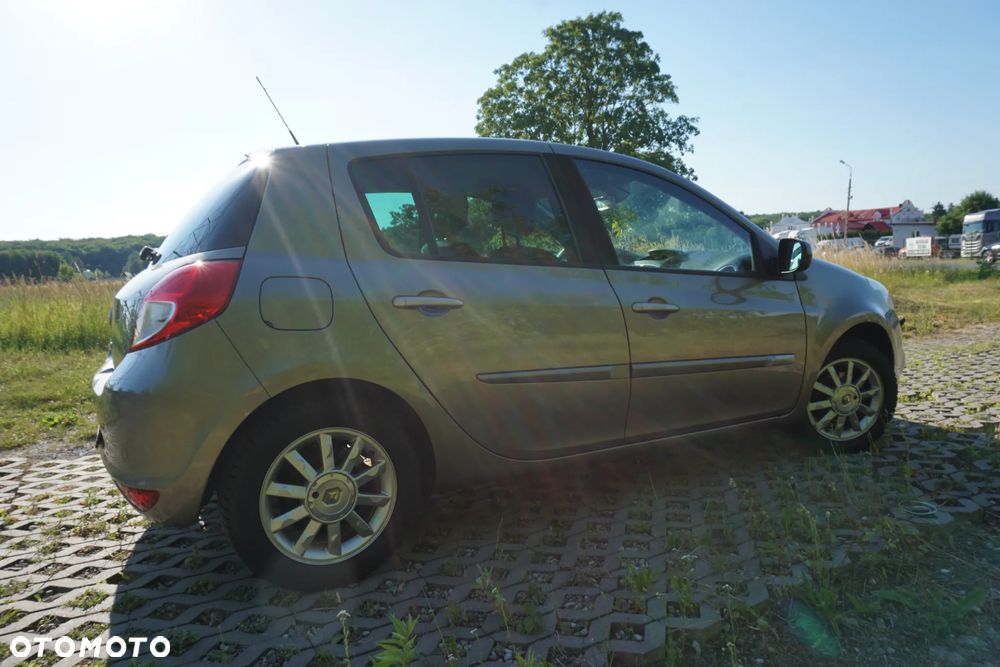 Renault Clio 1.2 16V 75 Expression - 13