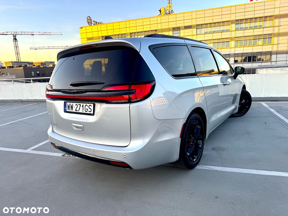 Chrysler Pacifica - 11