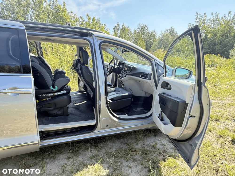 Chrysler Pacifica - 12
