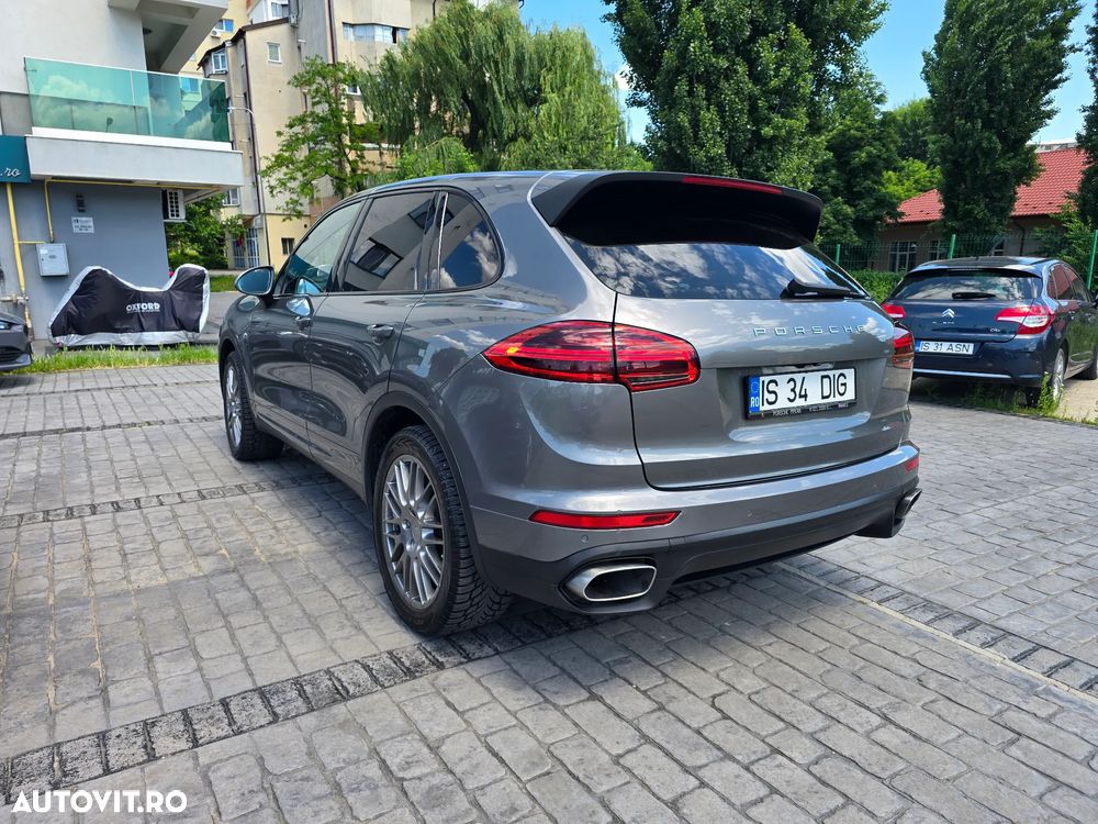 Porsche Cayenne - 4