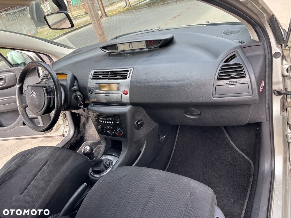 Citroën C4 1.4 16V Style - 14
