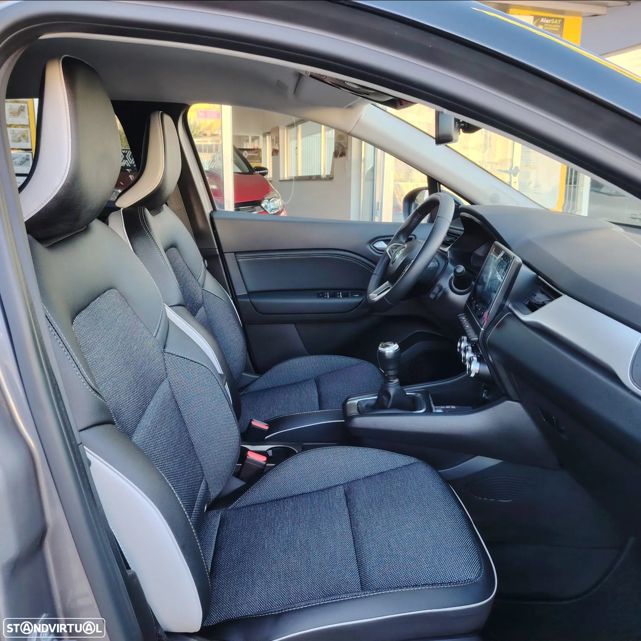Renault Captur 1.0 TCe Techno Bi-Fuel - 9