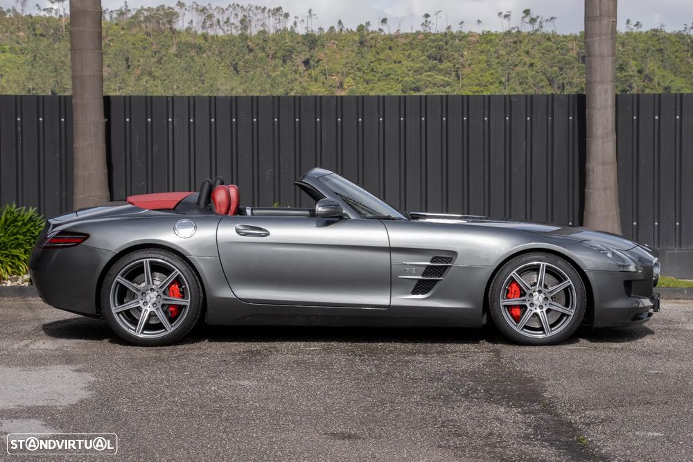 Mercedes-Benz SLS 63 AMG Roadster - 35