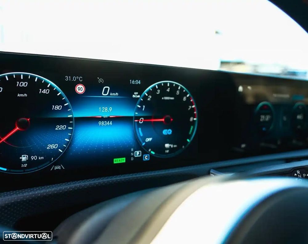 Mercedes-Benz CLA 250 e Shooting Brake AMG Line - 18