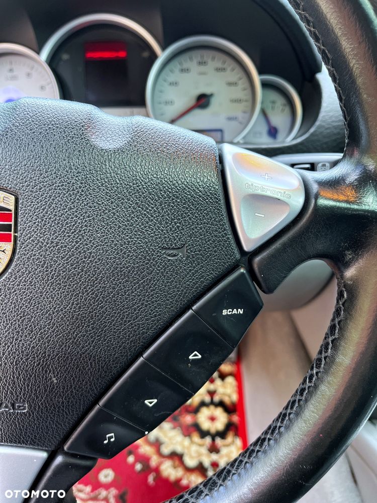 Porsche Cayenne - 31