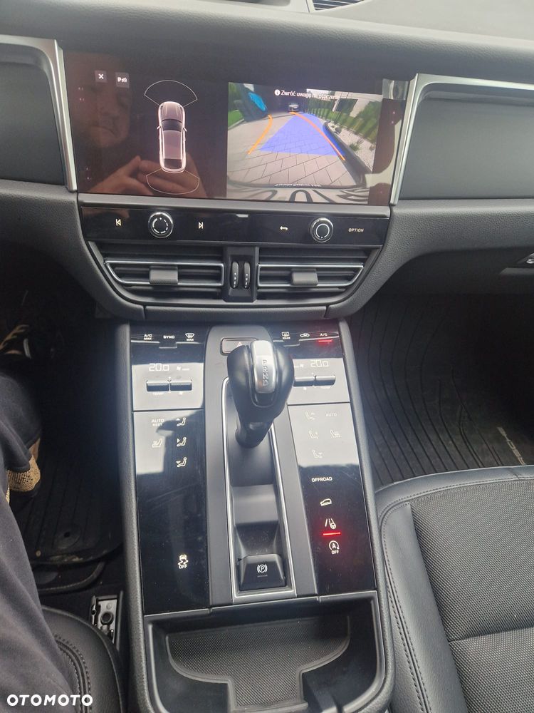 Porsche Macan T - 29