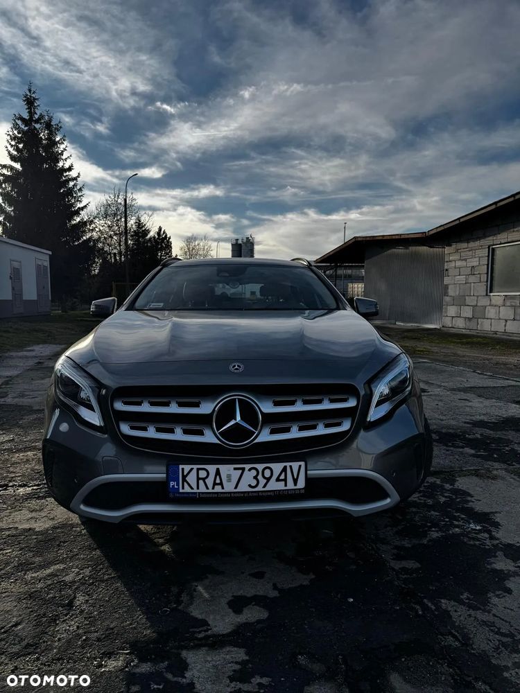 Mercedes-Benz GLA - 11