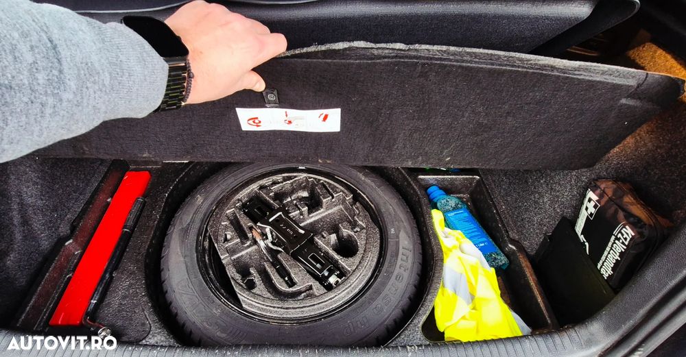 Volkswagen Golf 1.6 TDI BlueMotion Technology DPF Comfortline - 13