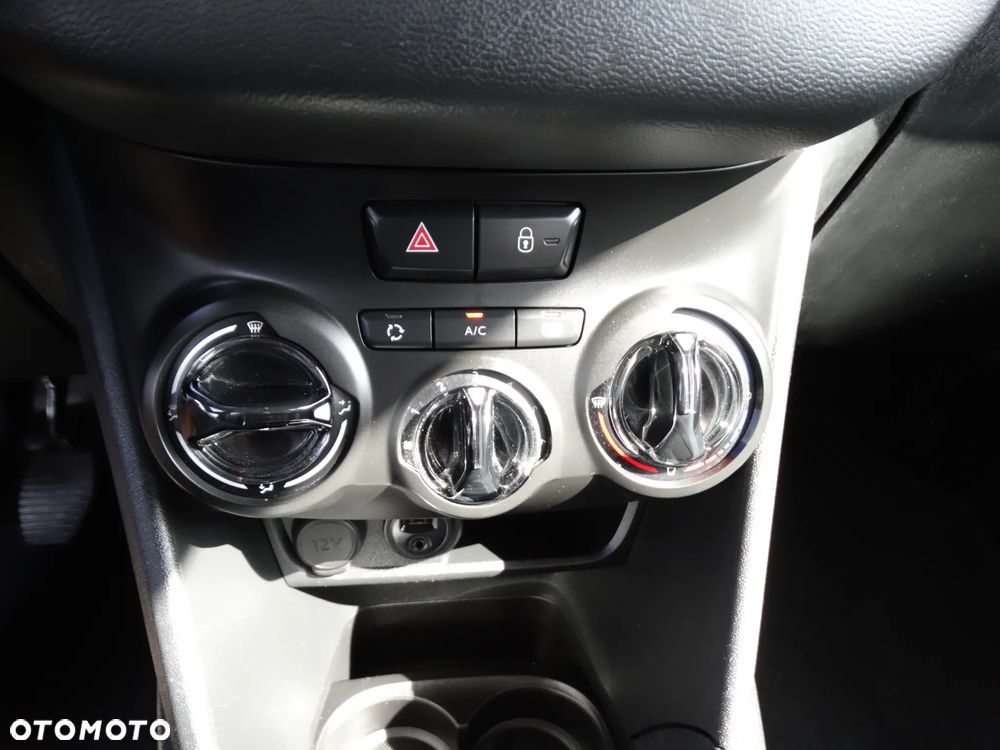 Peugeot 208 - 15
