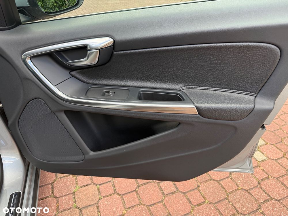 Volvo S60 D3 Momentum - 25