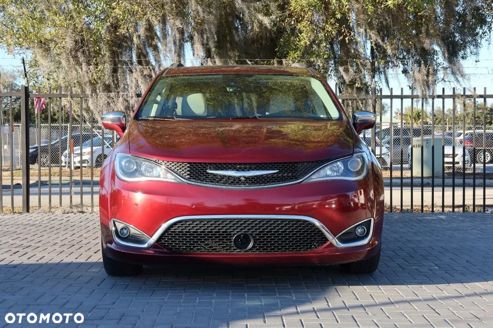 Chrysler Pacifica - 4